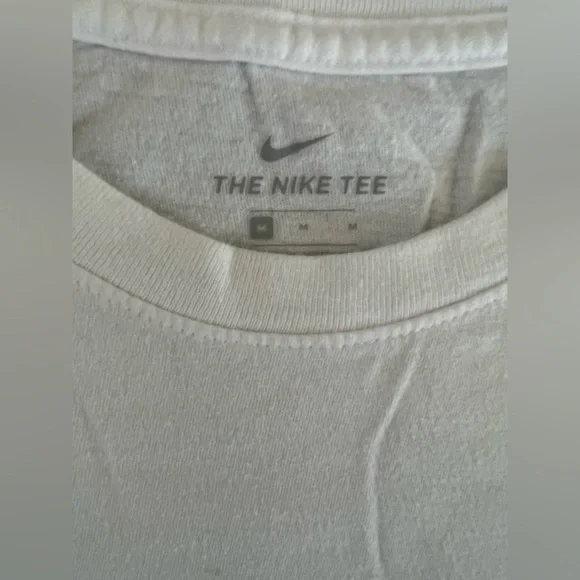 Girls Nike Tee - Picture 3 of 4